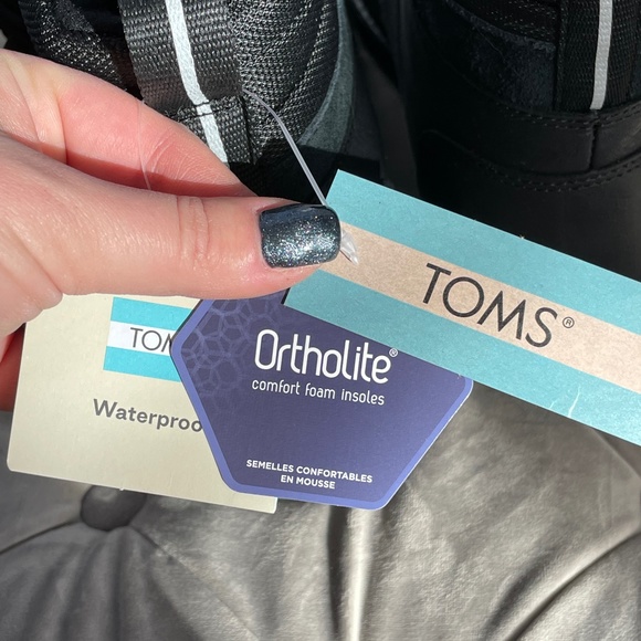 TOMS Boots - Picture 5 of 11